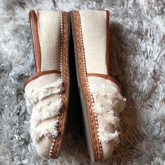 New Ellen Degeneres fringe flats 8 1/2 - Picture 2 of 4